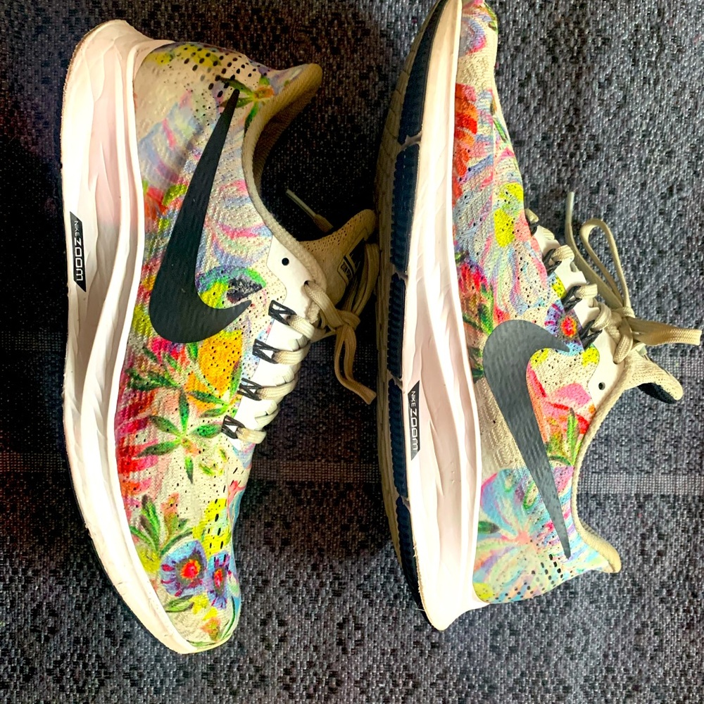 Nike Zoom Pegasus 35 Tropical Floral Sneakers Size 10 - Gently worn